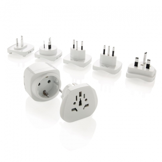 Geaarde wereld reisstekker set